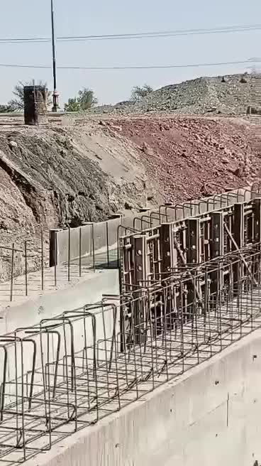 بتن ریزی با دستگاه دیزل خلاطه کویتی|خدمات پیشه و مهارت|کهنوج, |دیوار