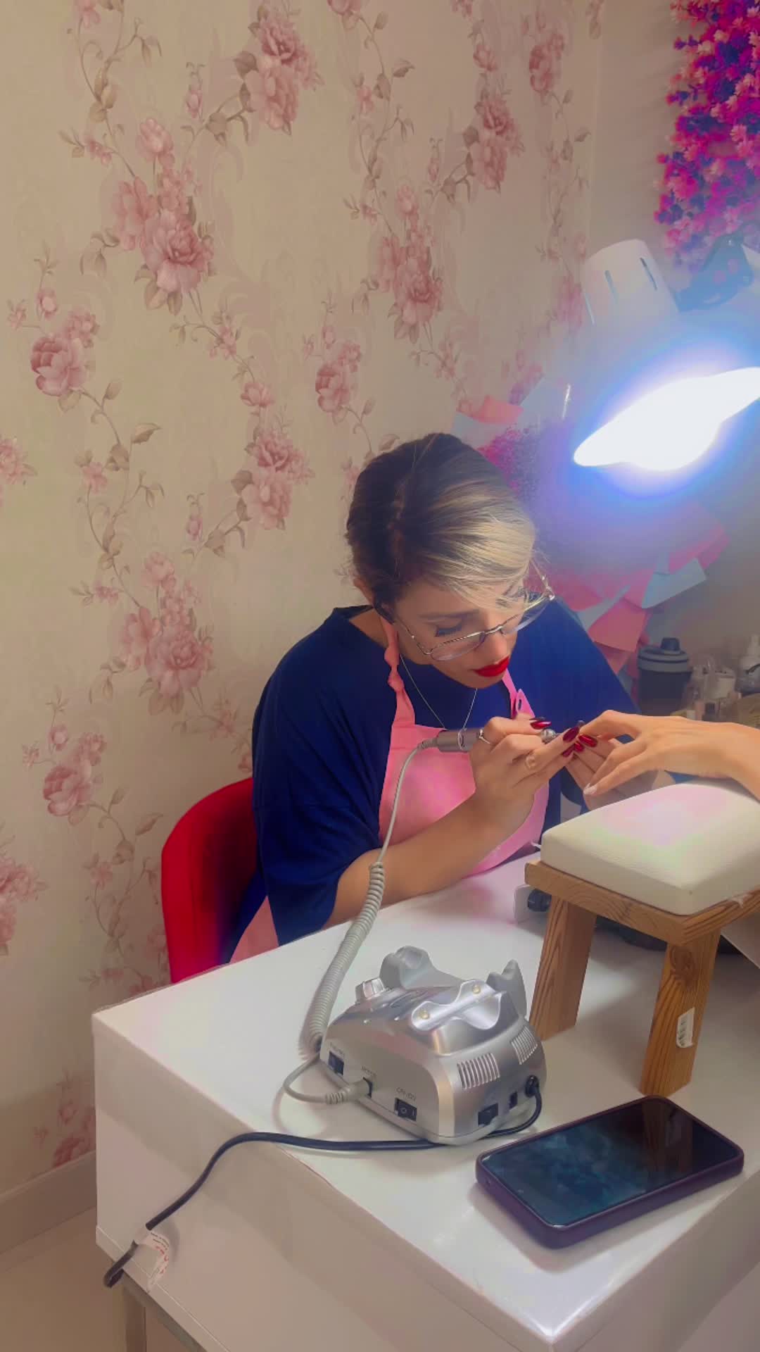 مرکز تخصصی کاشت و ترمیم ناخن در واوان|خدمات آرایشگری و زیبایی|اسلامشهر, شهرک واوان|دیوار