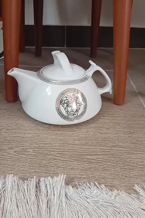 قوری بزرگ و زیبا و خاص|قوری، کتری، قهوهساز دستی|رشت, معلم|دیوار