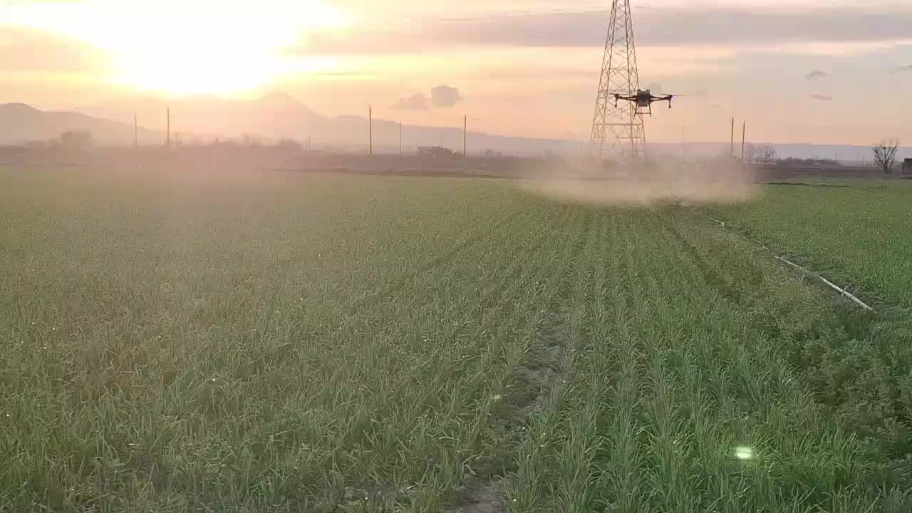 سم پاشی با پهپاد ۳۰ لیتری|خدمات باغبانی و درختکاری|خرم‌آباد, |دیوار