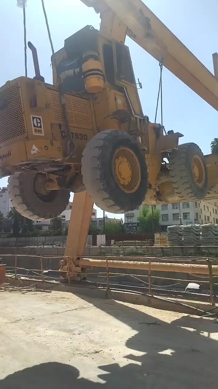 لاستیک لودر|خودرو سنگین|شیراز, گل سرخ|دیوار