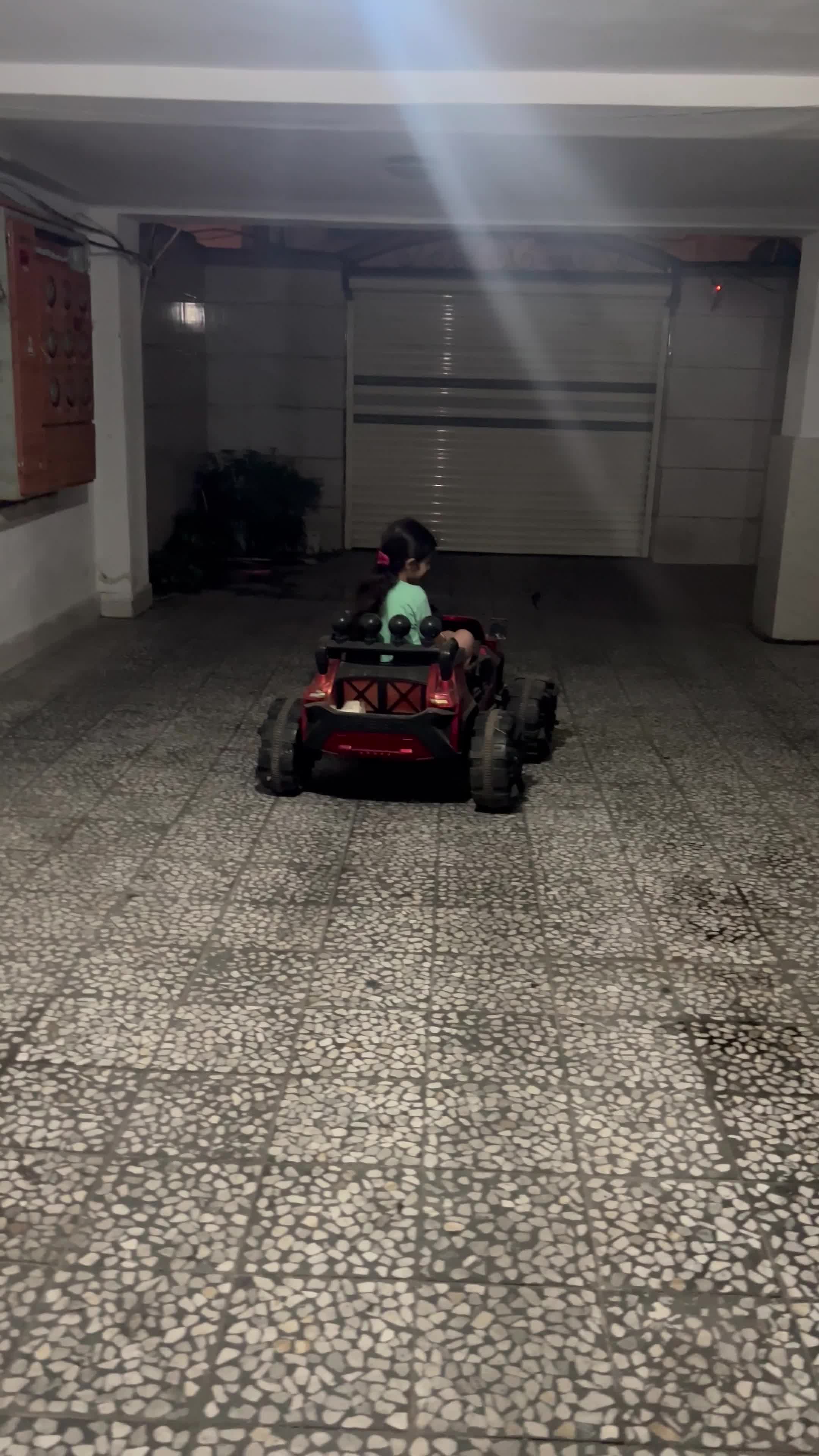 ماشین شارژی آفرودی|اسباب‌بازی بچه|رشت, منظریه|دیوار