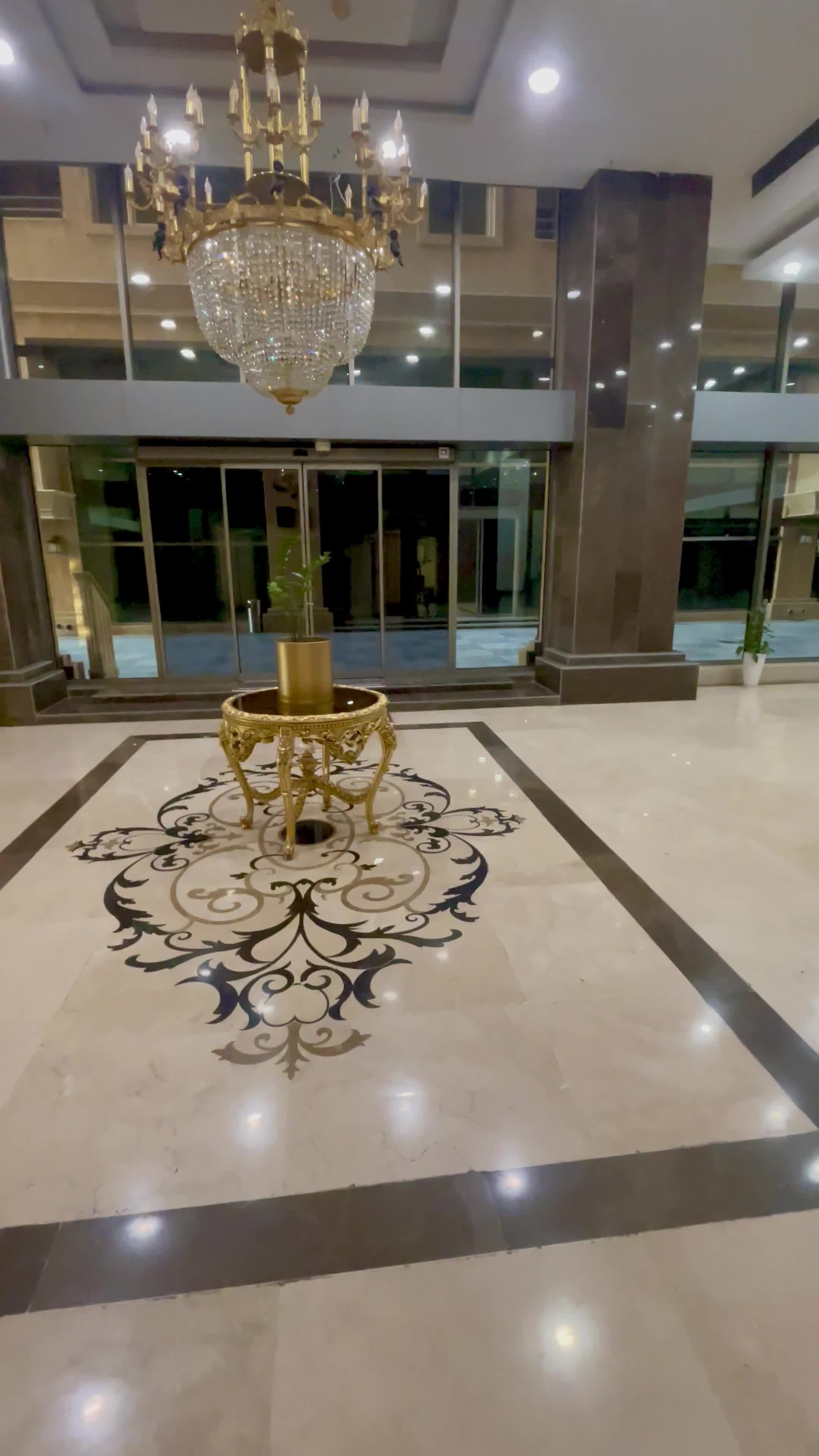 برج رهن کامل ۶۰ متری رو به آفتاب