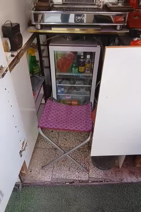 نیازمند نیروی کار در کافه|استخدام خدمات فروشگاه و رستوران|اصفهان, بهارستان (مخابرات)|دیوار