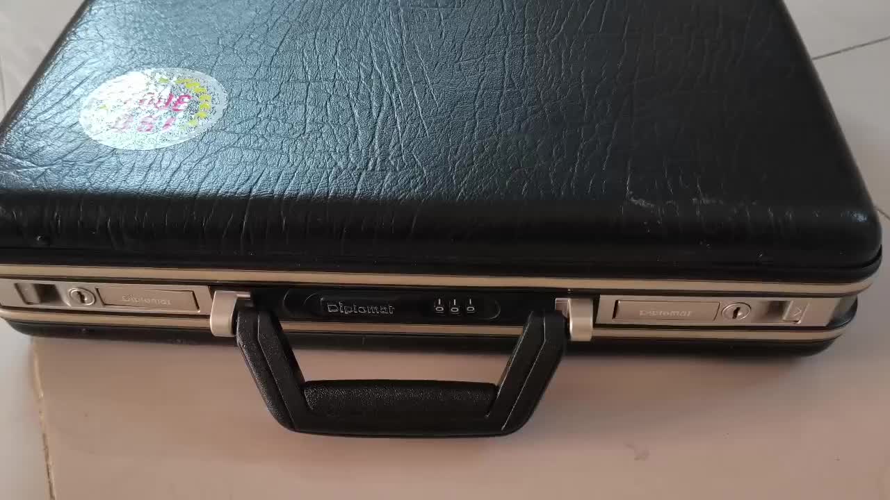 کیف سامسونت کاملا نو برند دیپلمات اصل با تخفیف|کیف، کفش، کمربند|قم, بنیاد|دیوار