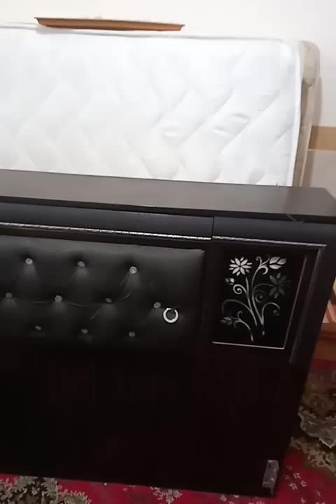 تختخواب دونفره خیلی خوب وسالم|تخت و سرویس خواب|صوغان, |دیوار