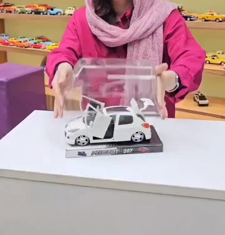 ماکت سایز بزرگ پژو ۲۰۷ درب بازشو در دو رنگ مختلف|اسباببازی|تهران, اکباتان|دیوار