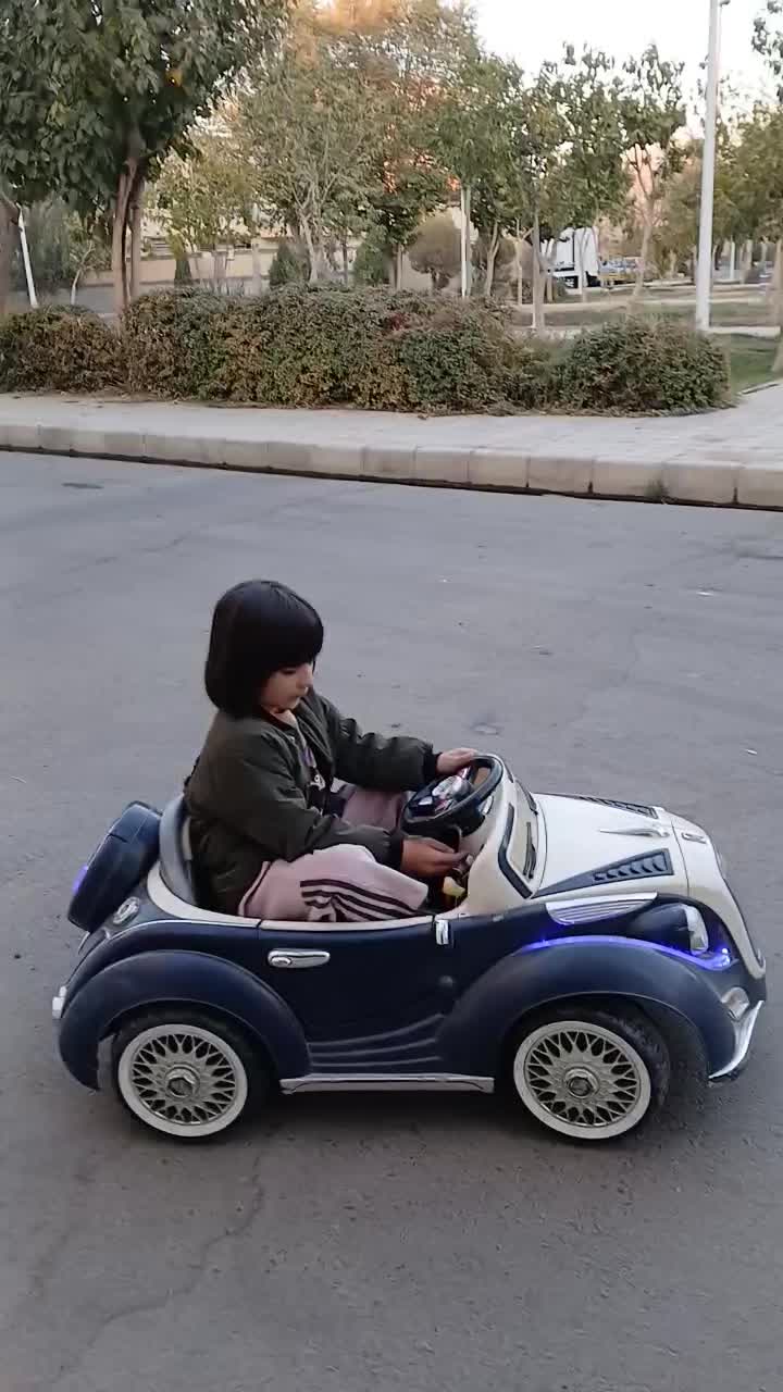 ماشین شارژی در حد نو و سالم|اسباب و اثاث بچه|شاهینشهر, شهرک ردانی پور|دیوار