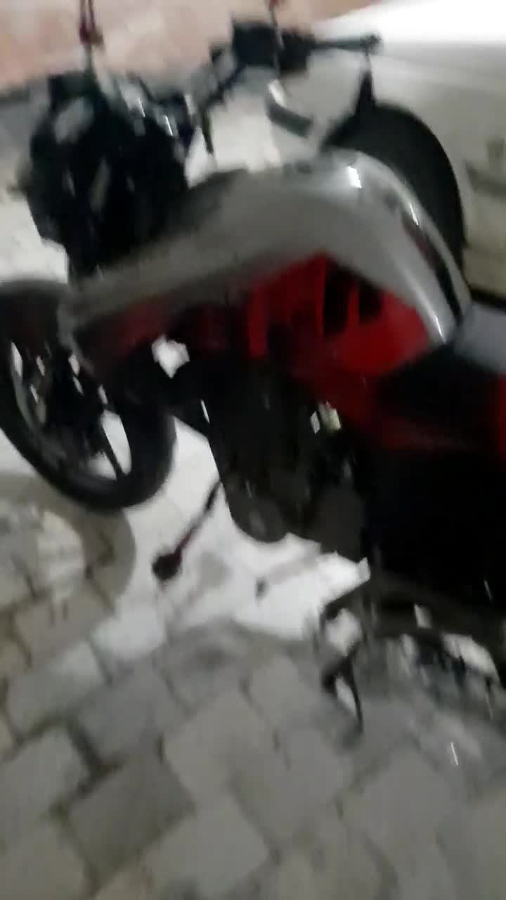 زونتس ۲۳۰ n2|موتورسیکلت|رباط‌کریم, رباط‌کریم|دیوار