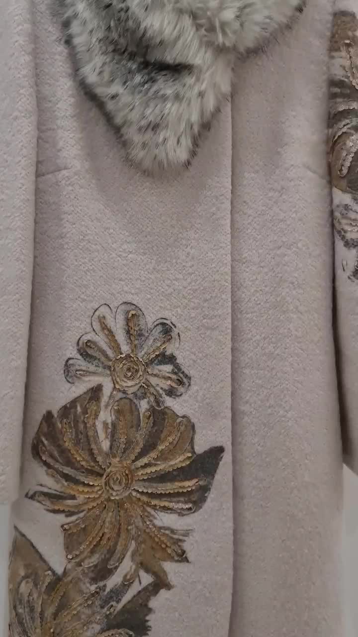 پالتو ترک سایز ۳۸ با گل های برجسته کاردست و یقه خز|لباس|قم, زنبیل آباد|دیوار