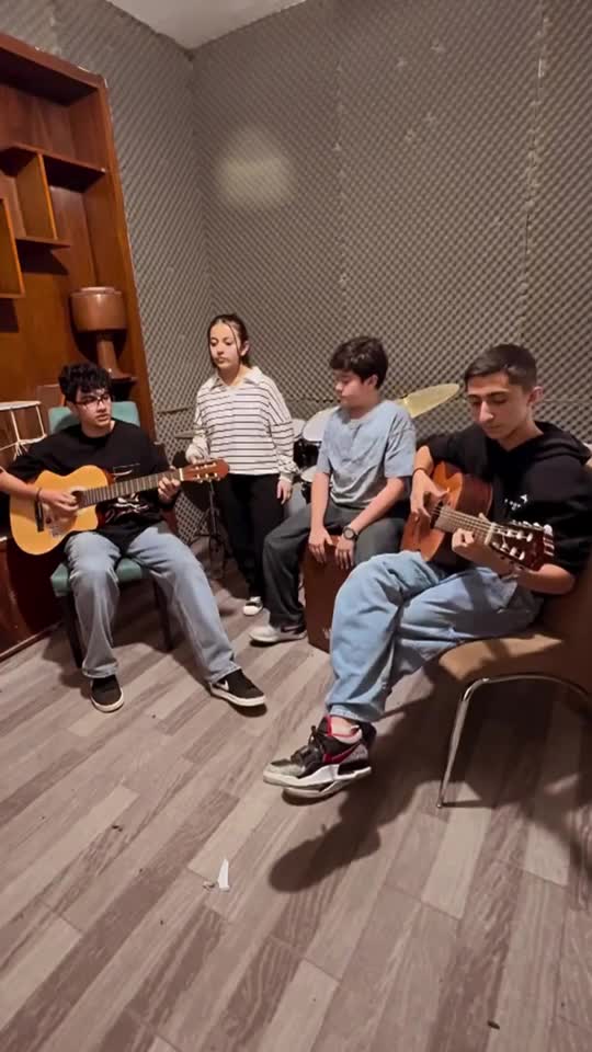 گیتار را براحتی بخرید و یاد بگیرید با متد استاد|خدمات آموزشی|اردبیل, |دیوار