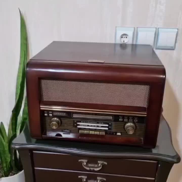 فروش یک عدد رادیوگرام چوبی کلاسیک walter با میز|سیستم صوتی خانگی|سقز, |دیوار