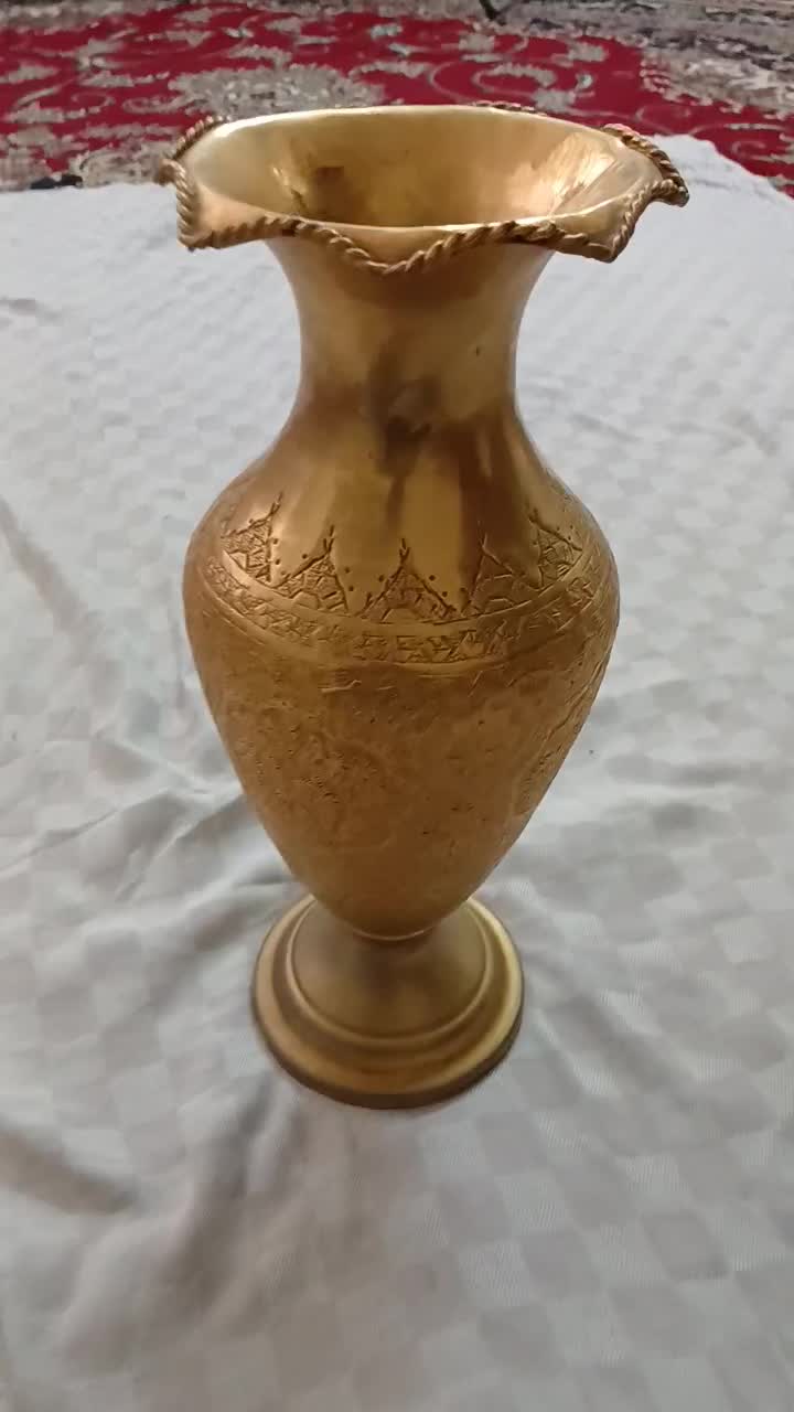 گلدان برنجی قدیمی قلمزنی دستساز سالم وزیبا|صنایع دستی و سایر لوازم تزئینی|تهران, شوش|دیوار
