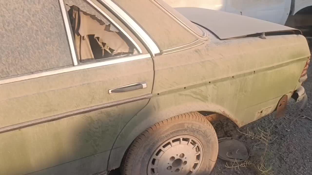 بنزدانشجویی مدل۱۹۸۱موتورمشکی|خودرو کلاسیک|تهران, تهرانسر شرقی|دیوار