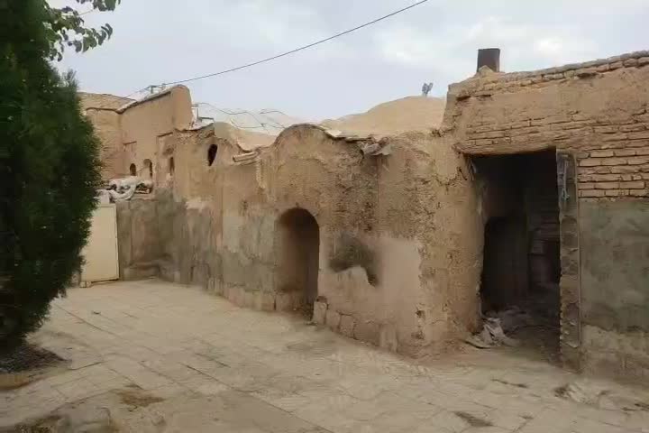 خانه کلنگی قابل سکونت به وسعت ۶۰۰ متر مربع|فروش زمین و ملک کلنگی|اصفهان, عاشق‌آباد|دیوار