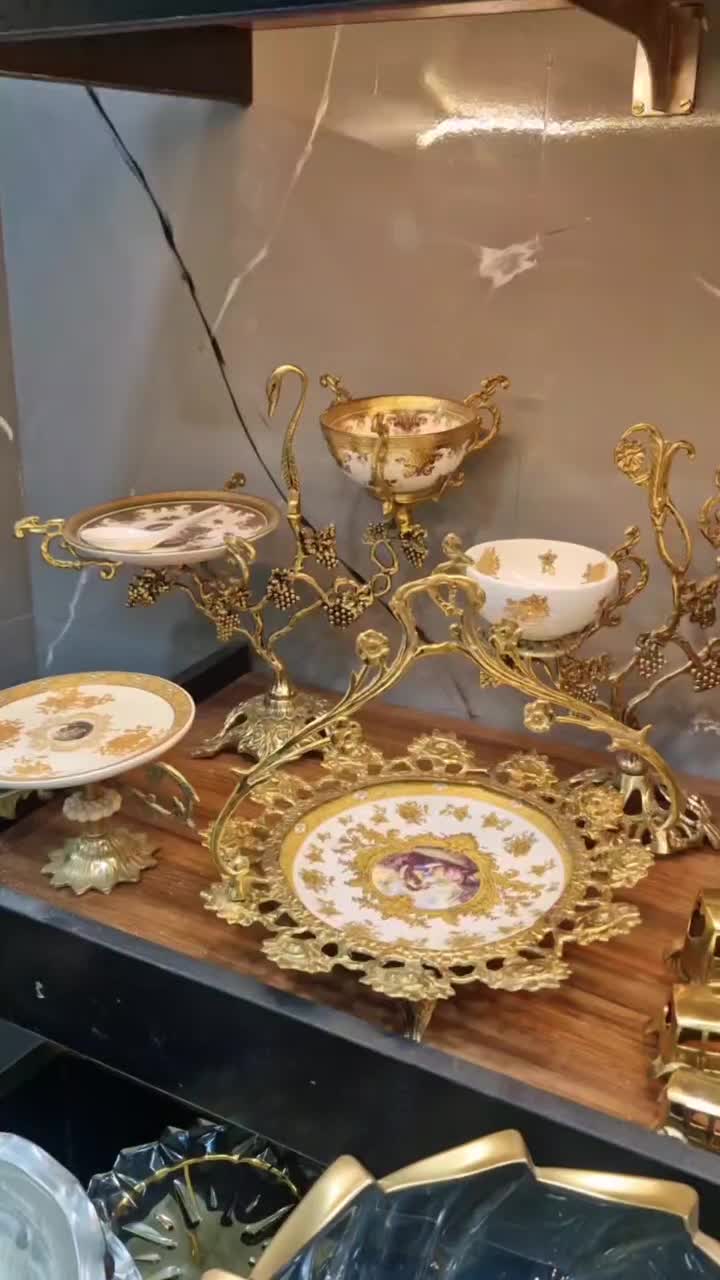 ظروف پذیرایی برنز تلفیق با چینی کرمی طلاکوب|ظروف سرو و پذیرایی|قم, شهرک توانیر|دیوار