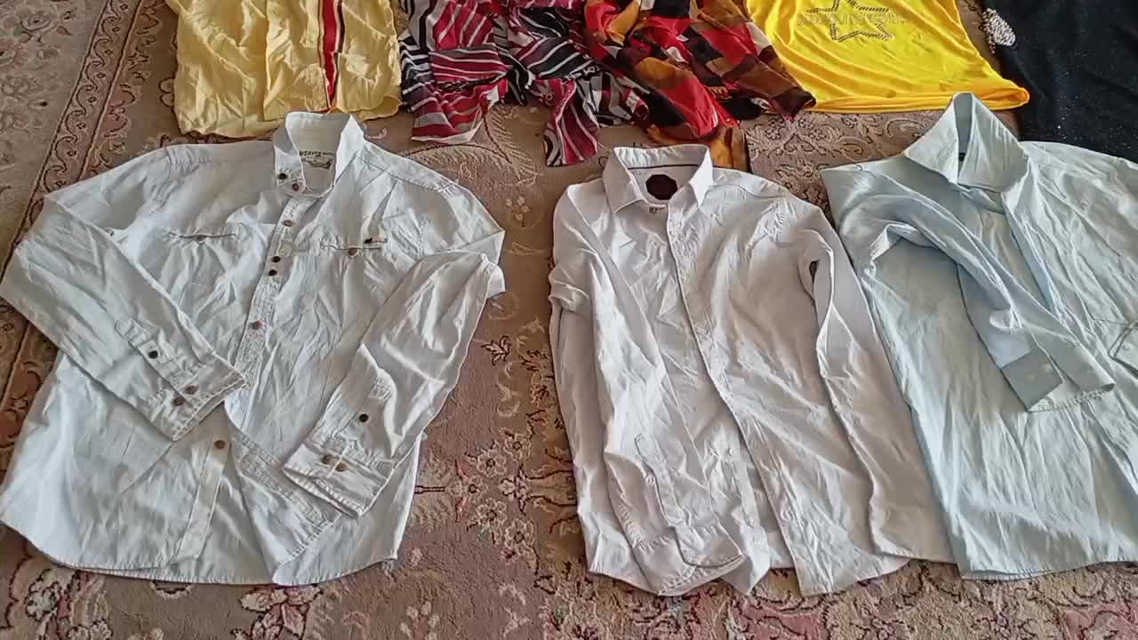 تعداد زیادی لباس|لباس|شیراز, کرونی(خاتونک)|دیوار