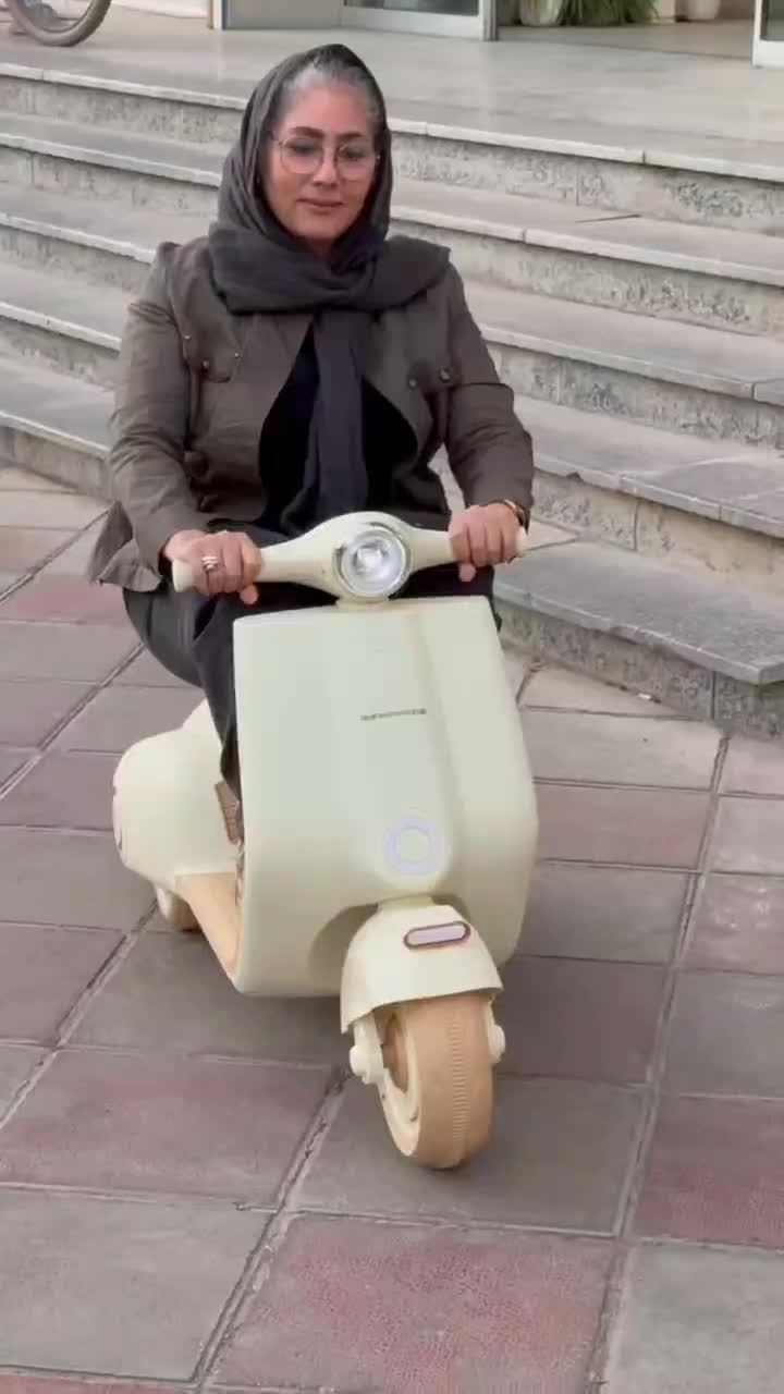 ماشین موتور شارژی وسپا پاستیلی اورجینال|اسباببازی بچه|کرج, باغ سیب|دیوار