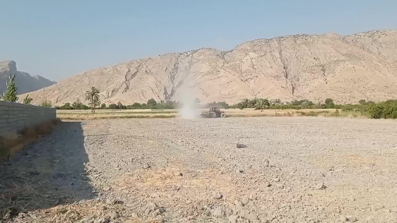 تراکتور کار کشاورزی کازرون، خ 111