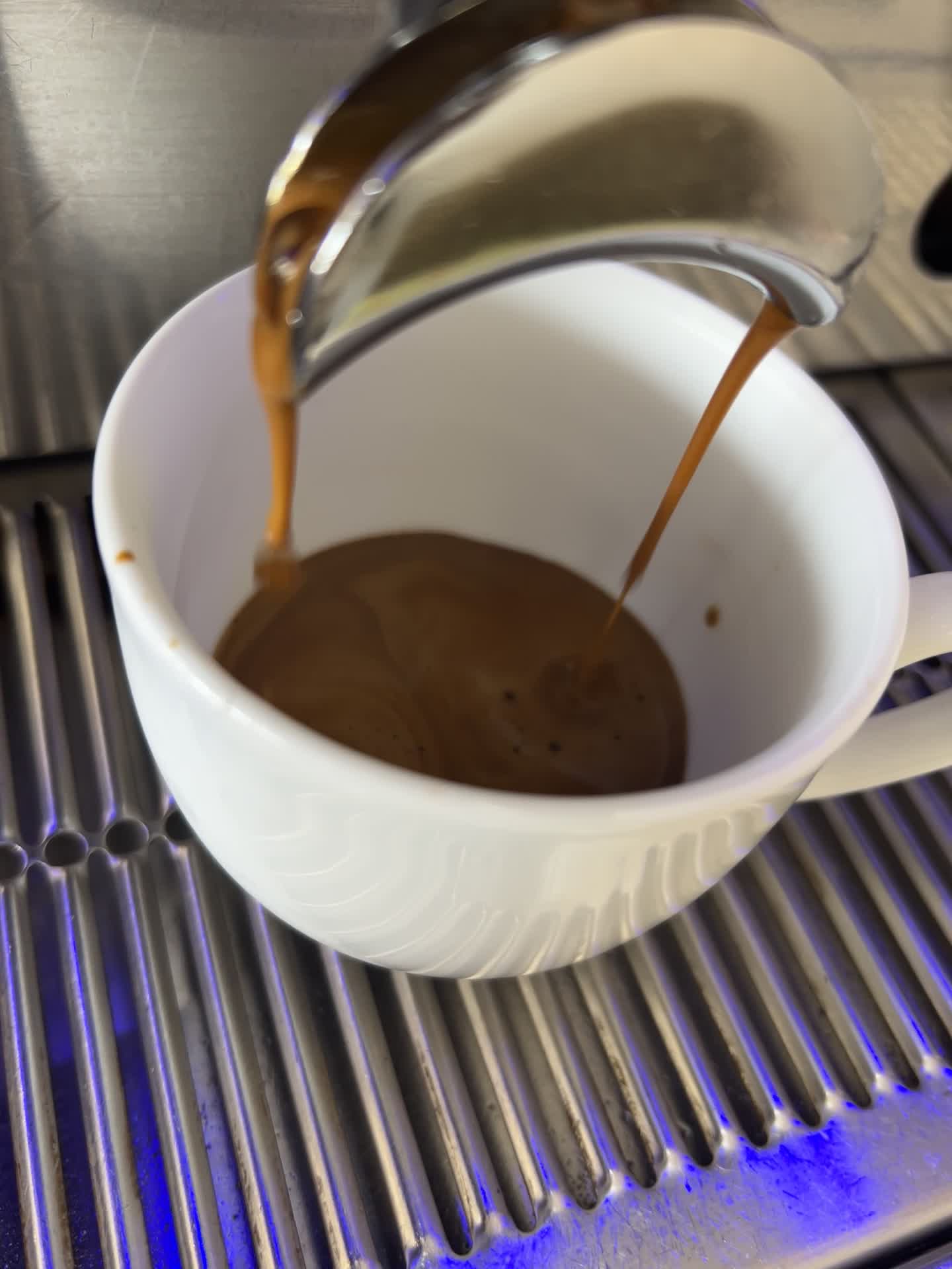 سرو قهوه در مراسم های شما با دستگاه صنعتی|خدمات پذیرایی، مراسم|ساوه, |دیوار