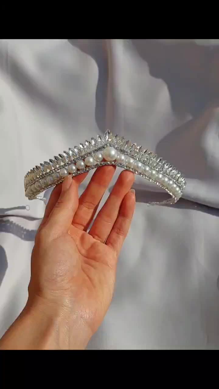 عروس و همراهی (تاج و ریسه،اکسسوری)|صنایع دستی و سایر لوازم تزئینی|بیستون, |دیوار