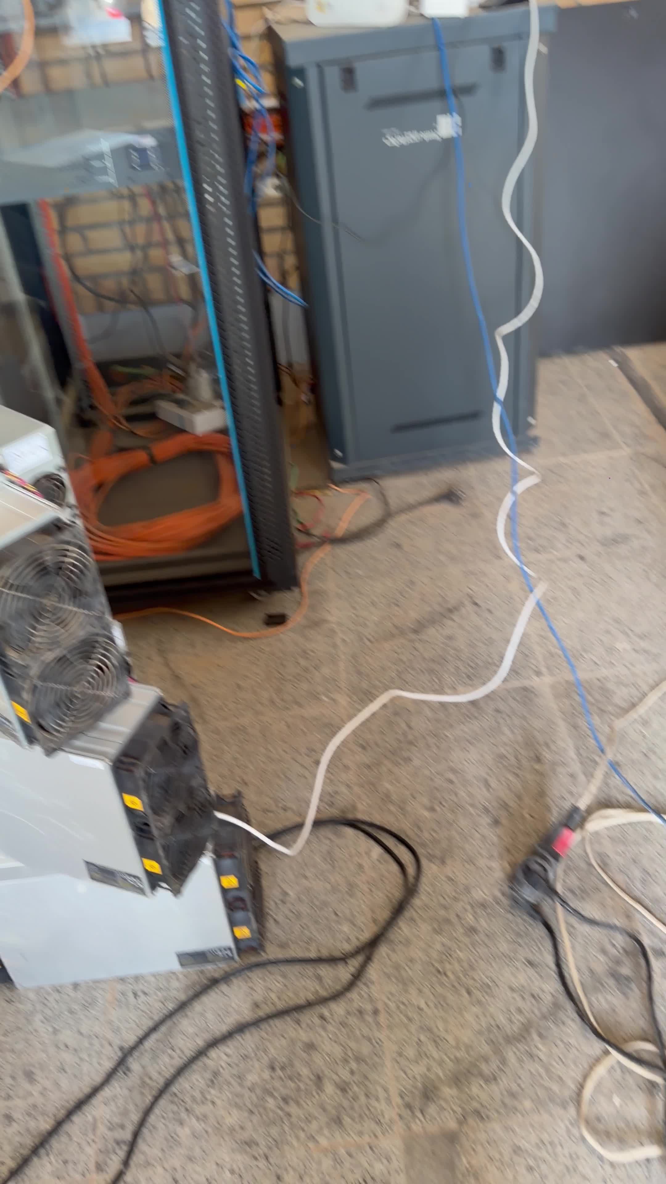 ماینر Antminer S19 ( فروش ویژه )|قطعات و لوازم جانبی رایانه|تهران, زاهد گیلانی|دیوار