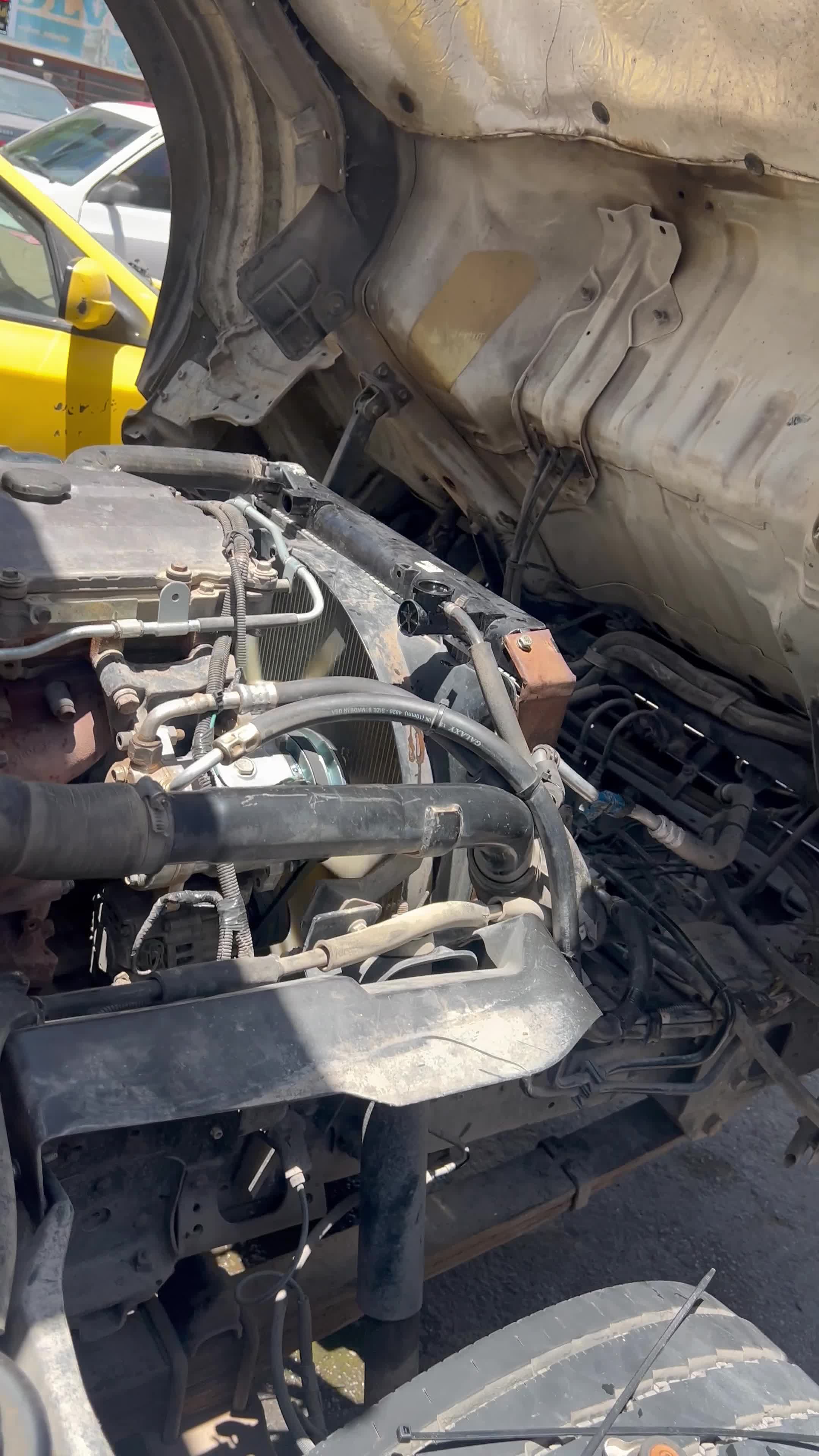 ایسوزو مدل ۹۳ معاوضه با ۸ تن|خودرو سنگین|شیراز, آبیاری|دیوار