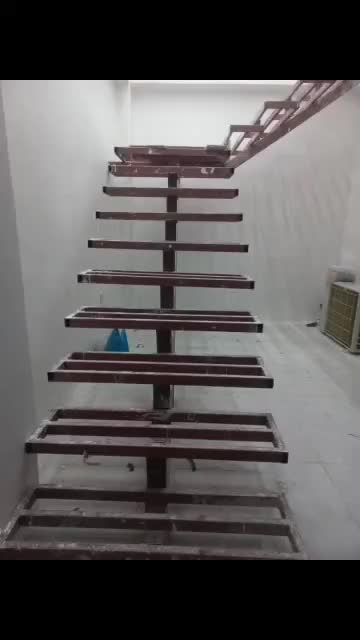 نصب نرده و ساخت پله چوبی حرفه ای|خدمات پیشه و مهارت|لاهیجان, شیخ زاهد|دیوار