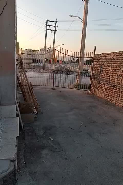 فروش زمین تجاری دارای آب و برق و گاز|فروش مغازه و غرفه|خمینی‌شهر, |دیوار