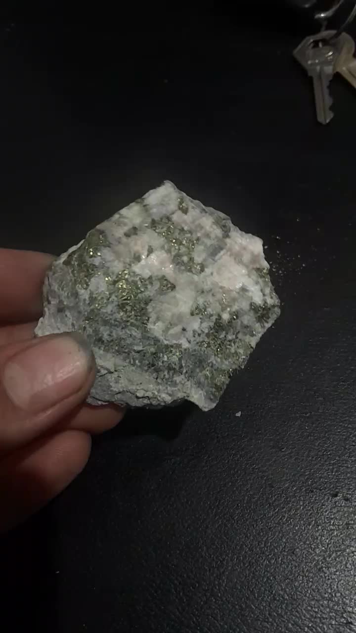 سنک با رگه های طلا|کلکسیون اشیاء عتیقه|میاندوآب, |دیوار