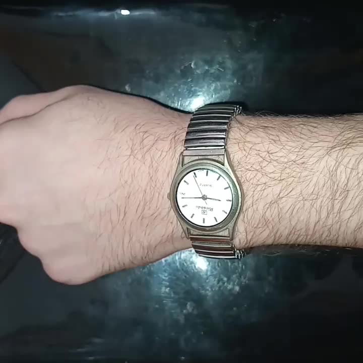 اصل ژاپنکوارتزبندکشیشبیهندارد|ساعت|تهران, میدان ولیعصر|دیوار