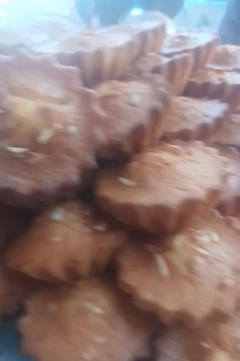 نیازمند یک خلیفه قنادی|استخدام خدمات فروشگاه و رستوران|یزد, |دیوار