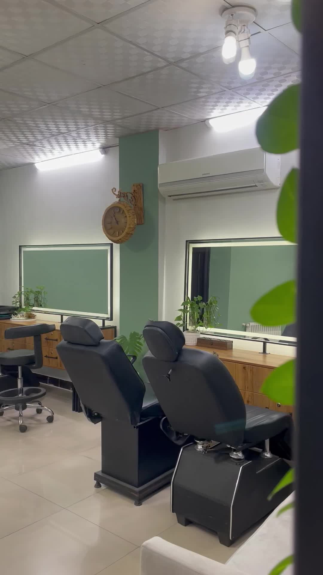 اجاره صندلی  در آموزشگاه و سالن زیبایی|خدمات آرایشگری و زیبایی|رشت, صفاری|دیوار