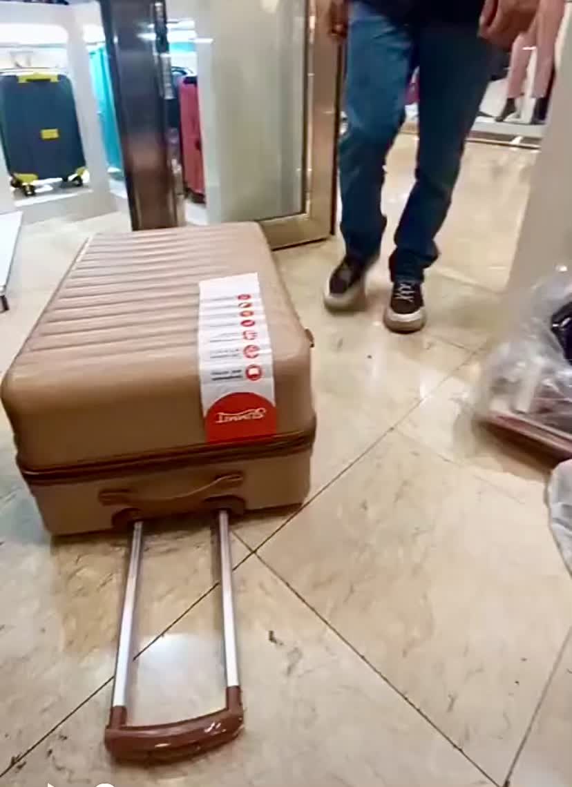 چمدانKASAطرح فیوژن‌(کیف ساک چمدون)پخش عمده رنگبندی|کیف، کفش، کمربند|اصفهان, جویباره|دیوار