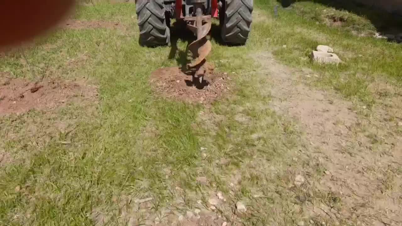 چاله کن پشت تراکتور|خدمات باغبانی و درختکاری|دهگلان, |دیوار