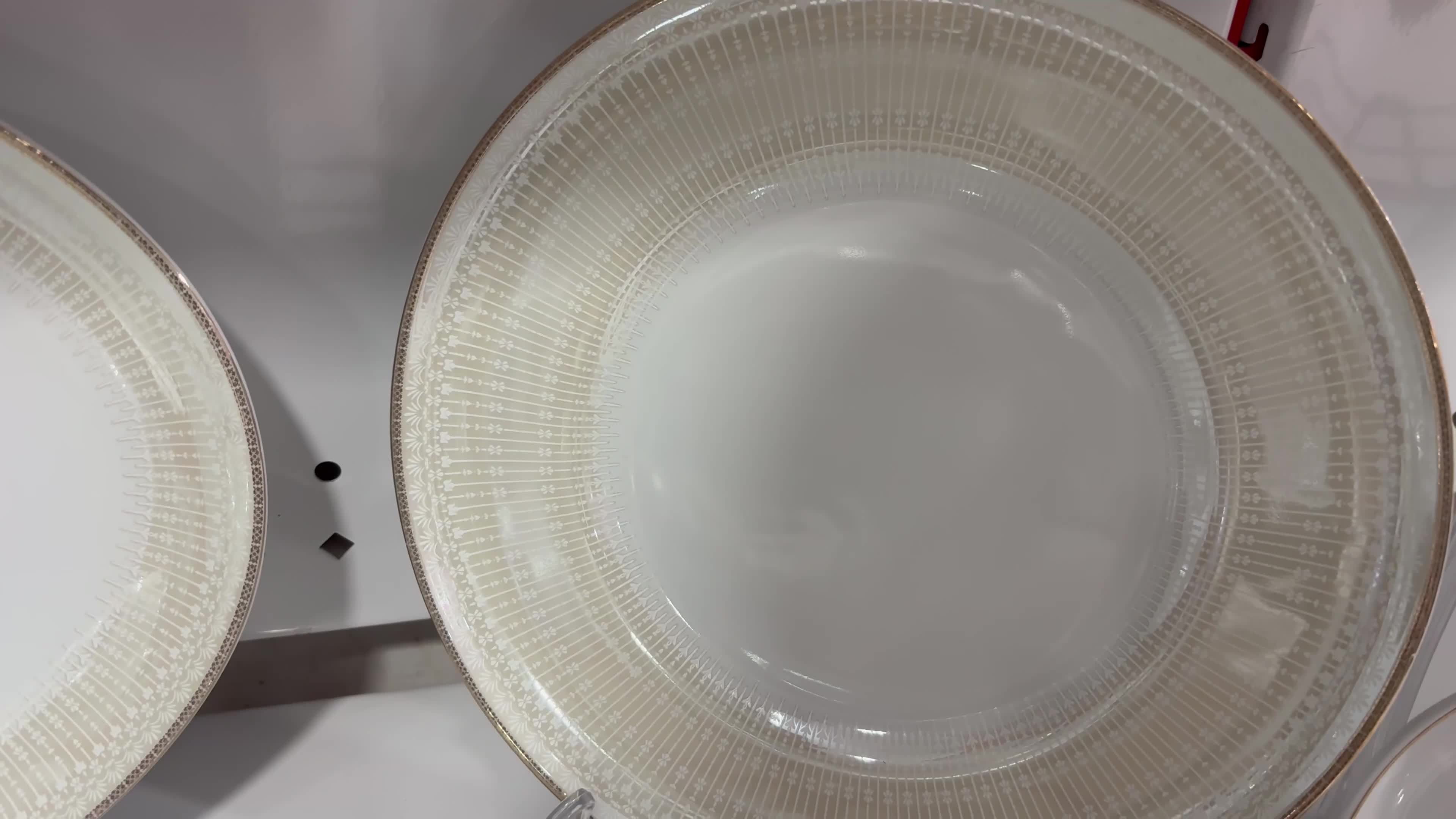 سرویس چینی لورین،۲۹پارچ،طرح طلایی،بدنه کویین،نو|ظروف سرو و پذیرایی|سرچهان, |دیوار