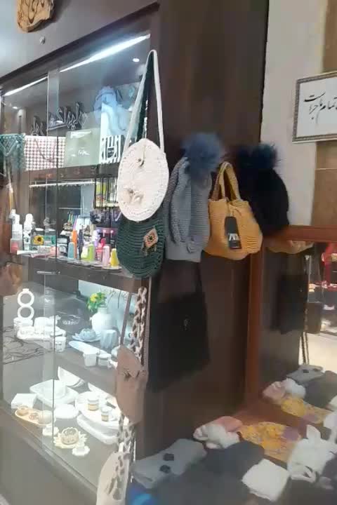 کلاه های دستبافت ماتیلدا|لباس|پرند, فاز ۳|دیوار