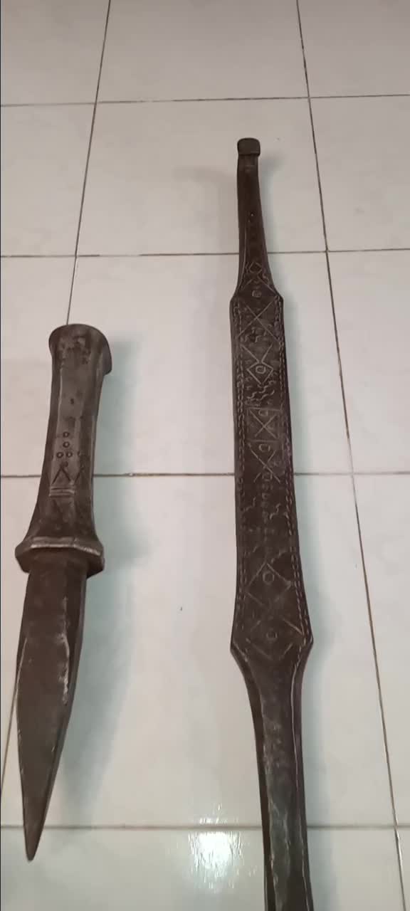 سندان های فولادی صفوی موزه ای بینظیر سینی قاجاری|کلکسیون اشیاء عتیقه|تهران, سازمان آب|دیوار