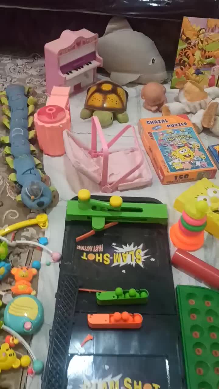 مقداری اسباب بچه|اسباب‌بازی بچه|جوین, |دیوار