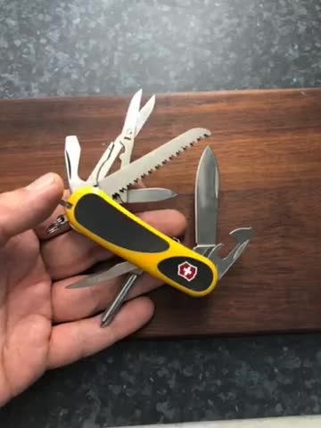 چاقوی چندکاره سفری ویکتورینوکس مدل 2.4913.C8|کوهنوردی و کمپینگ|تهران, تهرانپارس غربی|دیوار