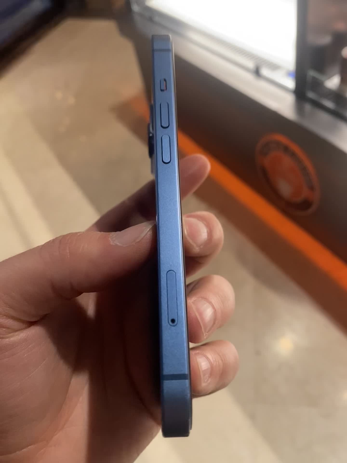 13 Za 128|موبایل|اصفهان, باغ زرشک|دیوار