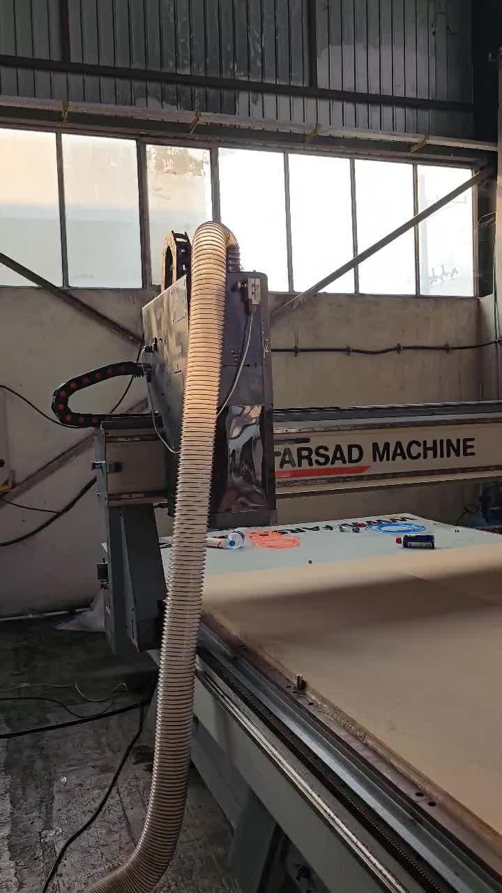 استخدام استاد کار نجاری و اپراتور cnc|دفتر کار|رشت, لاکان|دیوار