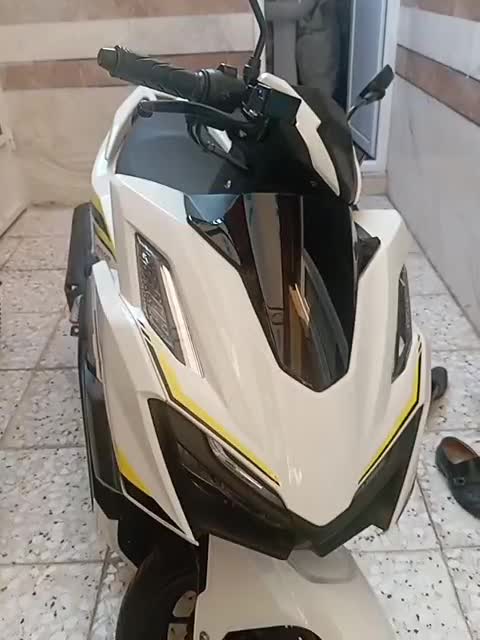موتورسیکلت هوندا تمیز سالم رنگ سفید|موتورسیکلت|برخوار, |دیوار