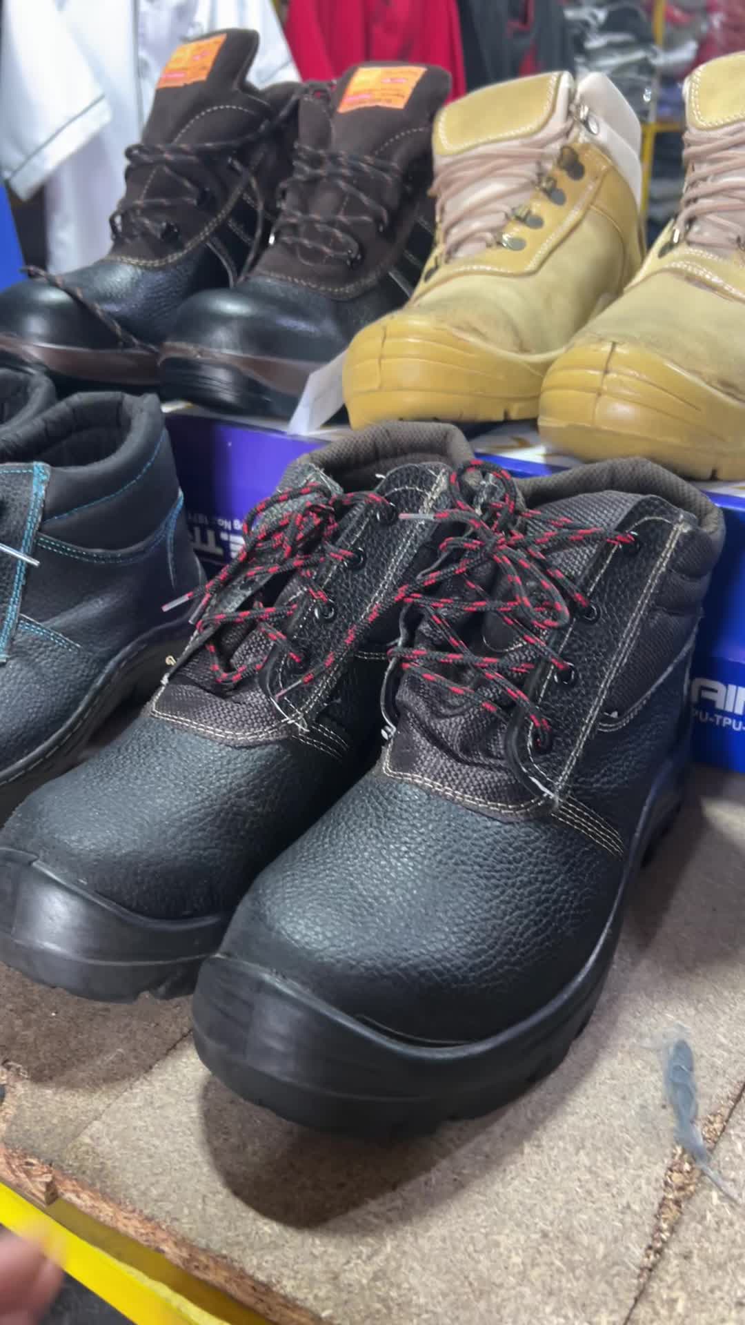 کفش ایمنی آذرپا رویه چرم زیره پی یو سایزبندی مختلف|کیف، کفش، کمربند|تهران, هفده شهریور|دیوار