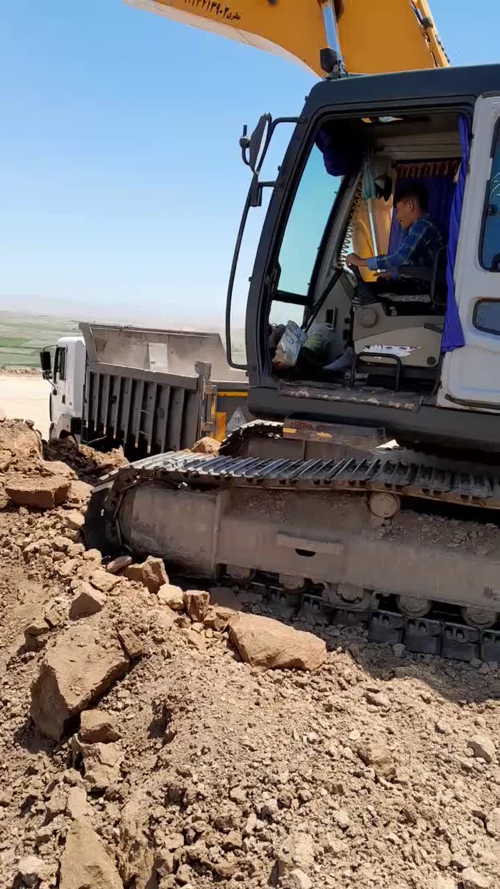 بیل هیوندای ۲۱۰مدل ۲۱۱|خودرو سنگین|زنجان, |دیوار