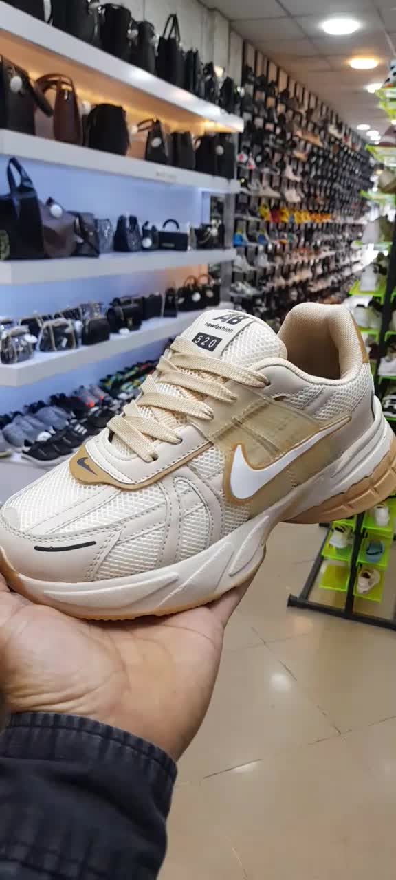 فروش کتانی نایک v2k نرم و سبک و راحت|کیف، کفش، کمربند|قم, شاه ابراهیم|دیوار