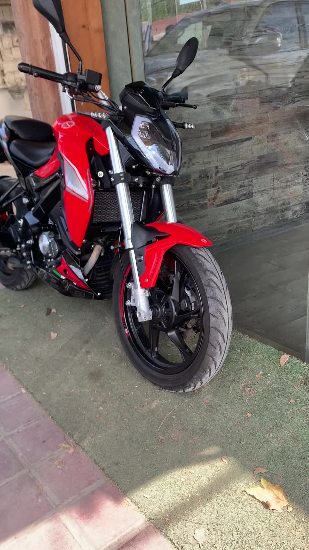 بنلی180|موتورسیکلت|لاهیجان, کاروانسرابر|دیوار