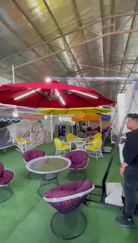 میز گرد صندلی چتر ی فلزی باغی سایبان افکن بغل|کافی‌شاپ و رستوران|تهران, ارم|دیوار