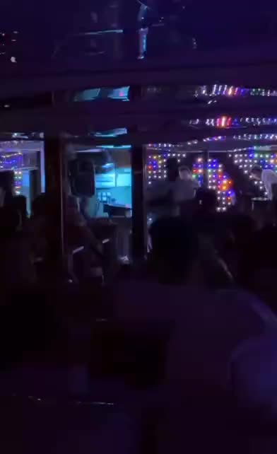 کشتی تفریحی تورهرمزقشم هنگام غواصی|بلیت کنسرت|قشم, |دیوار