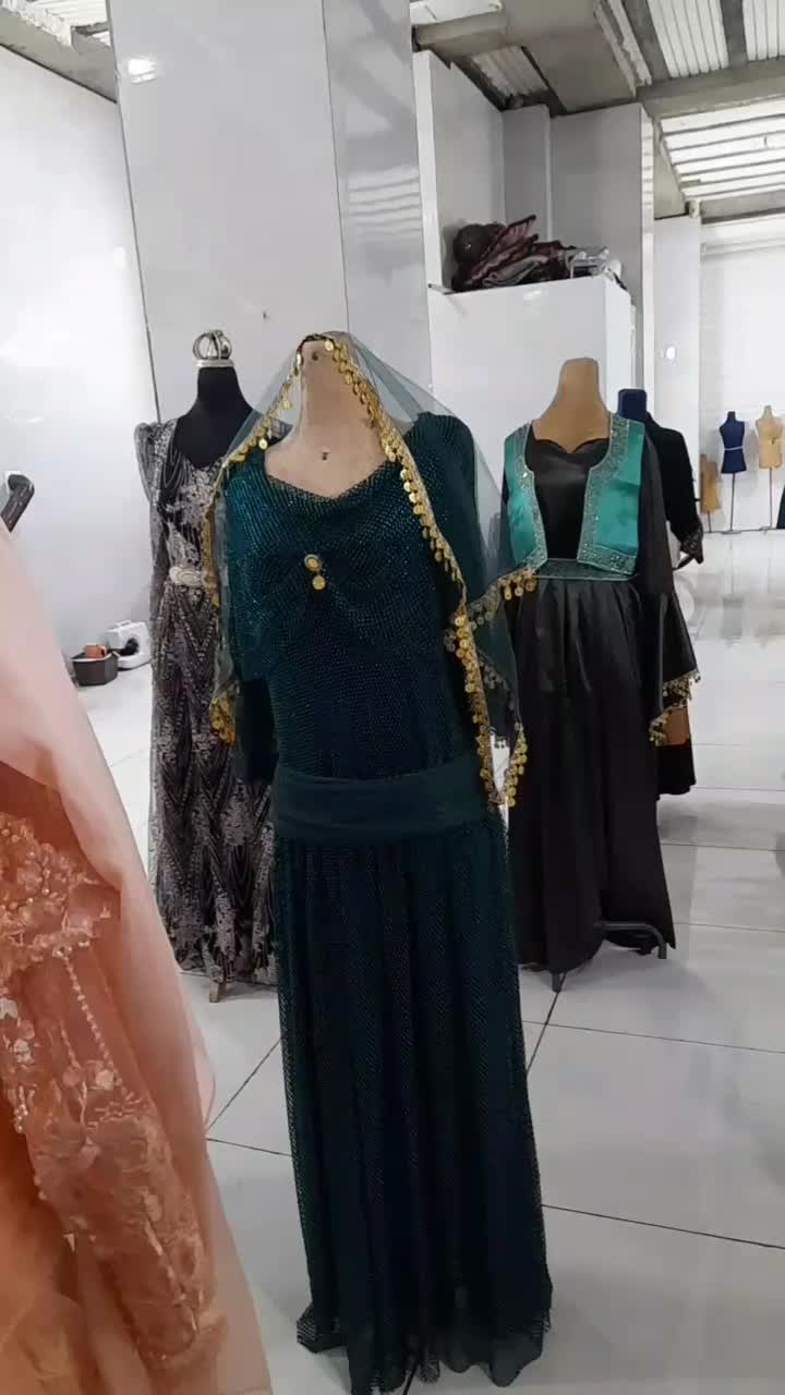 مزون اجاره لباس ستاره ی غرب.صحنه|لباس|صحنه, |دیوار